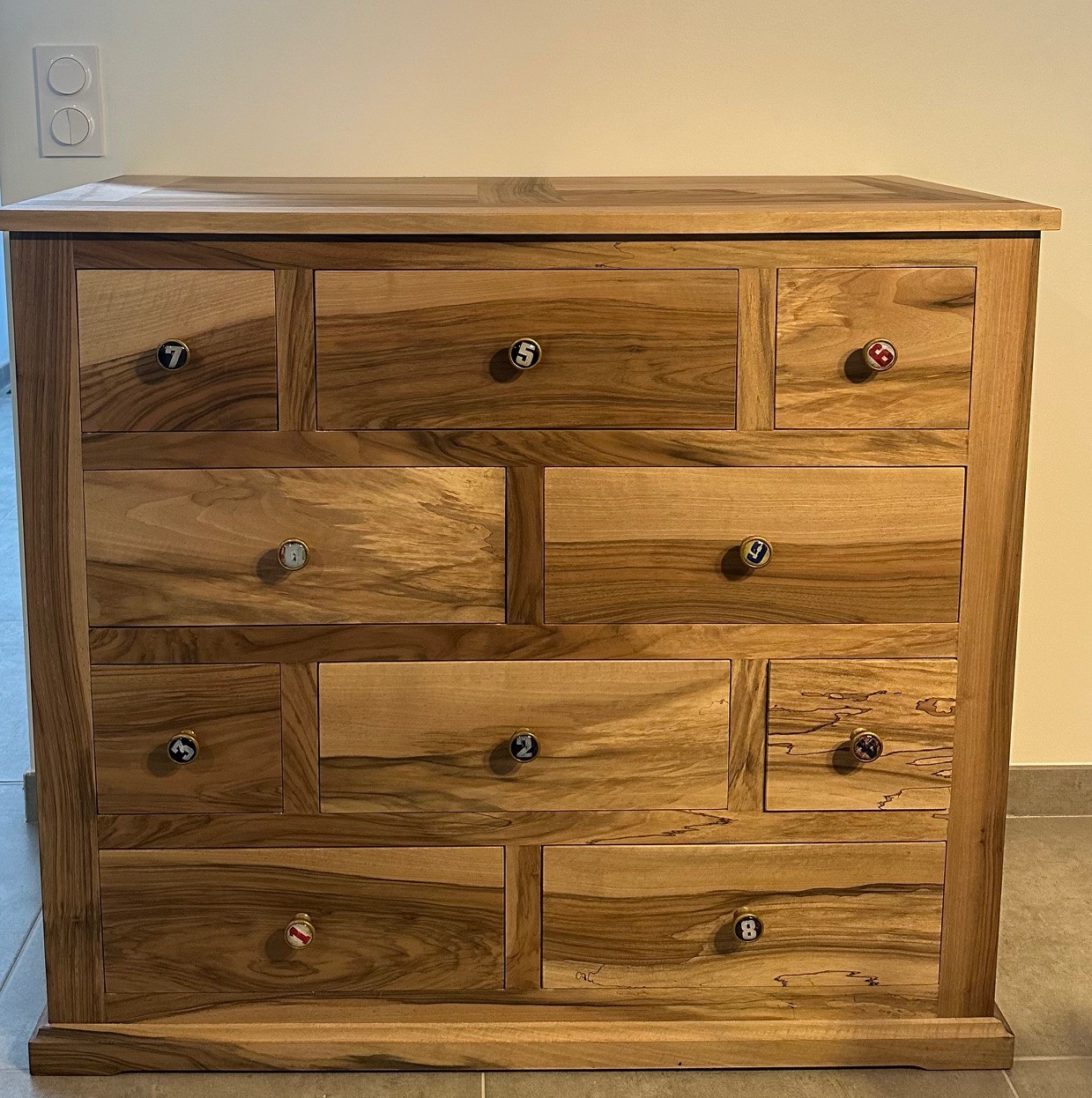 Meuble de rangement en bois massif